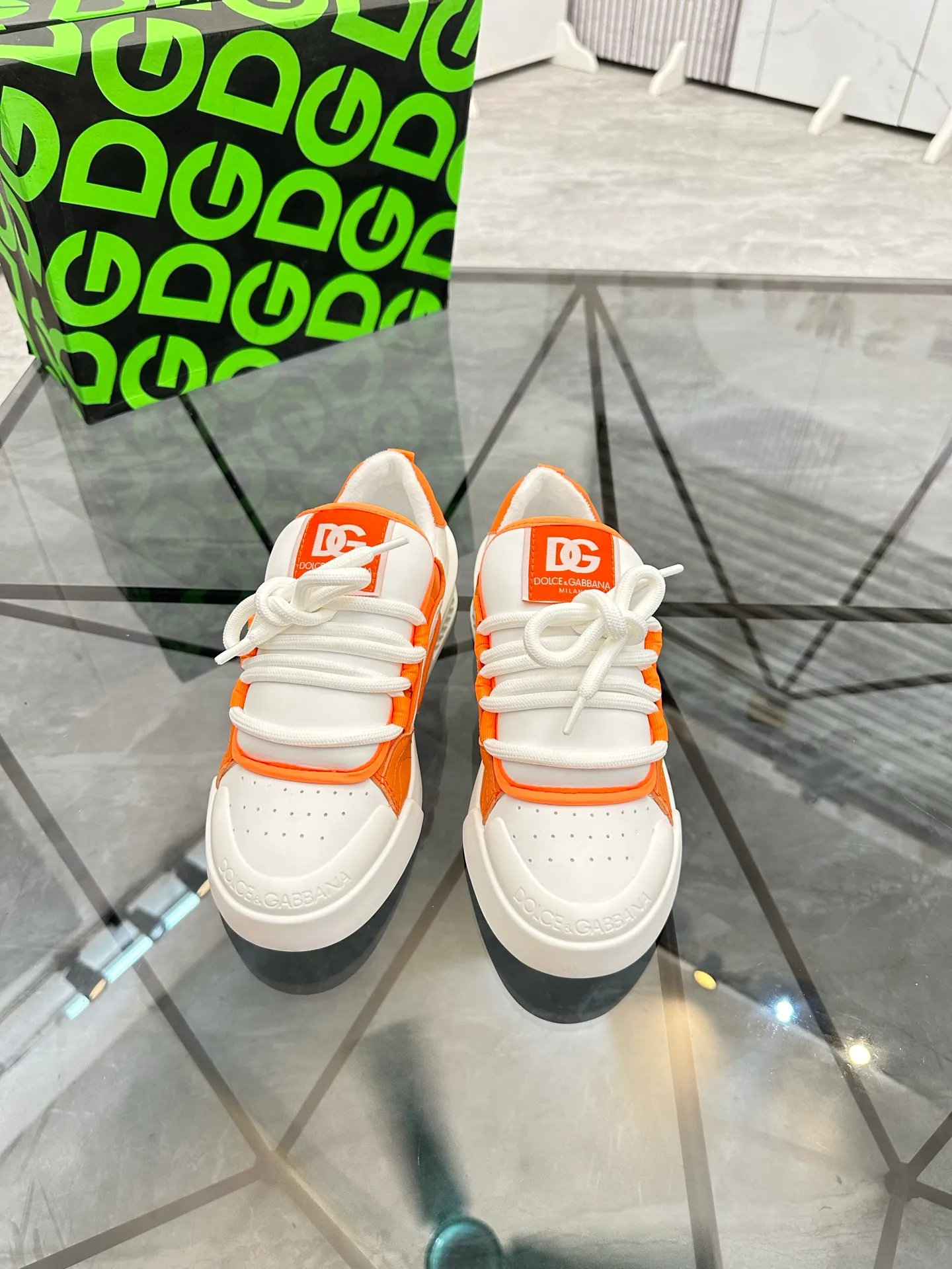 Men's shoes: 💰P540¥ Product trademark: DG "Dolce & Gabbana*" low-top casual shoes Regular size: 35-45 (can be customized to 46.) Product materials: upper imported cowhide stitched with original fabric, breathable lining, original outsole. Number: 803
